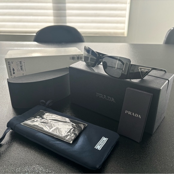 Authentic Brand New Prada Runway Butterfly Rectangular Sunglasses SPR 59Z Black - Picture 4 of 11